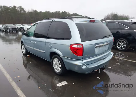 2005 Chrysler Town & Country Touring from USA, damaged, VIN 2C8GP54L75R263349